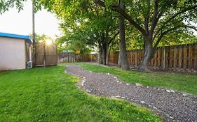 Charming 2 Bedroom Near Downtown - Rose Tree 1